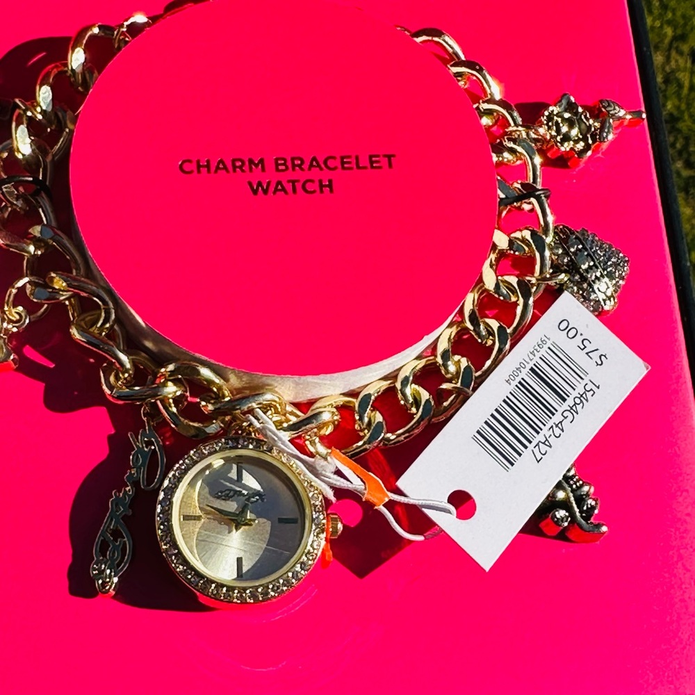 Ed Hardy NWT Gold Charm Bracelet WATCH! - Picture 7 of 10